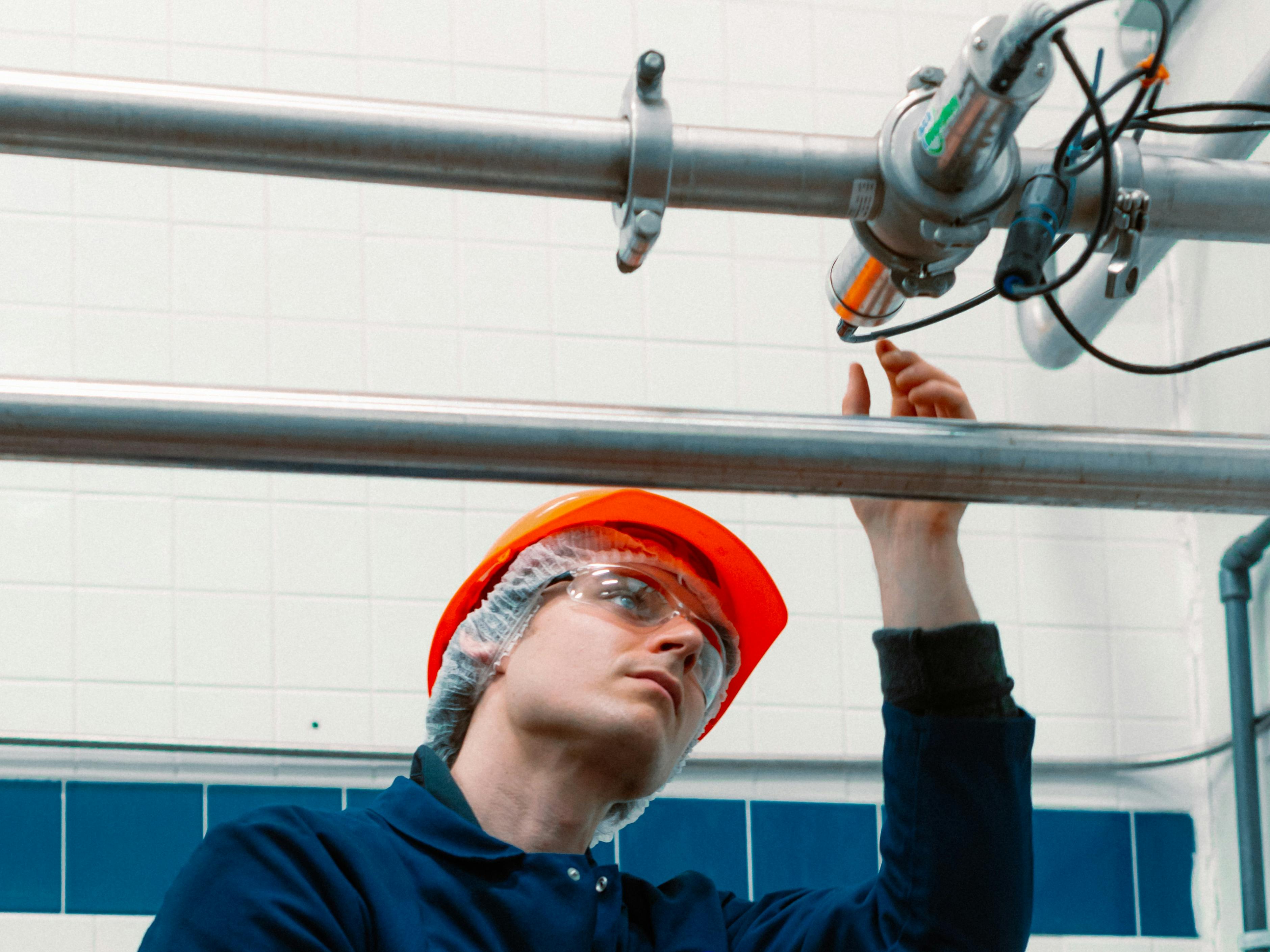 Installing a sensor in a water pipe